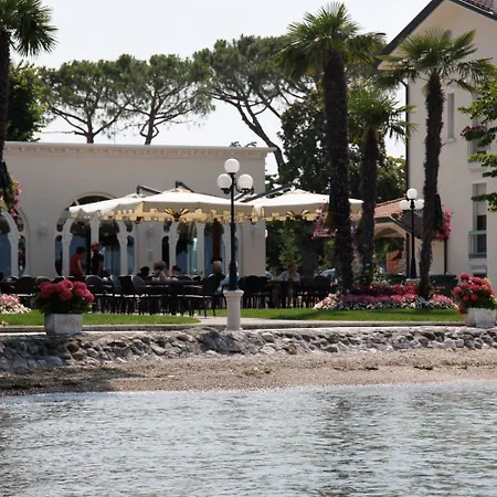 Lugana Parco Al سيرمِيوني